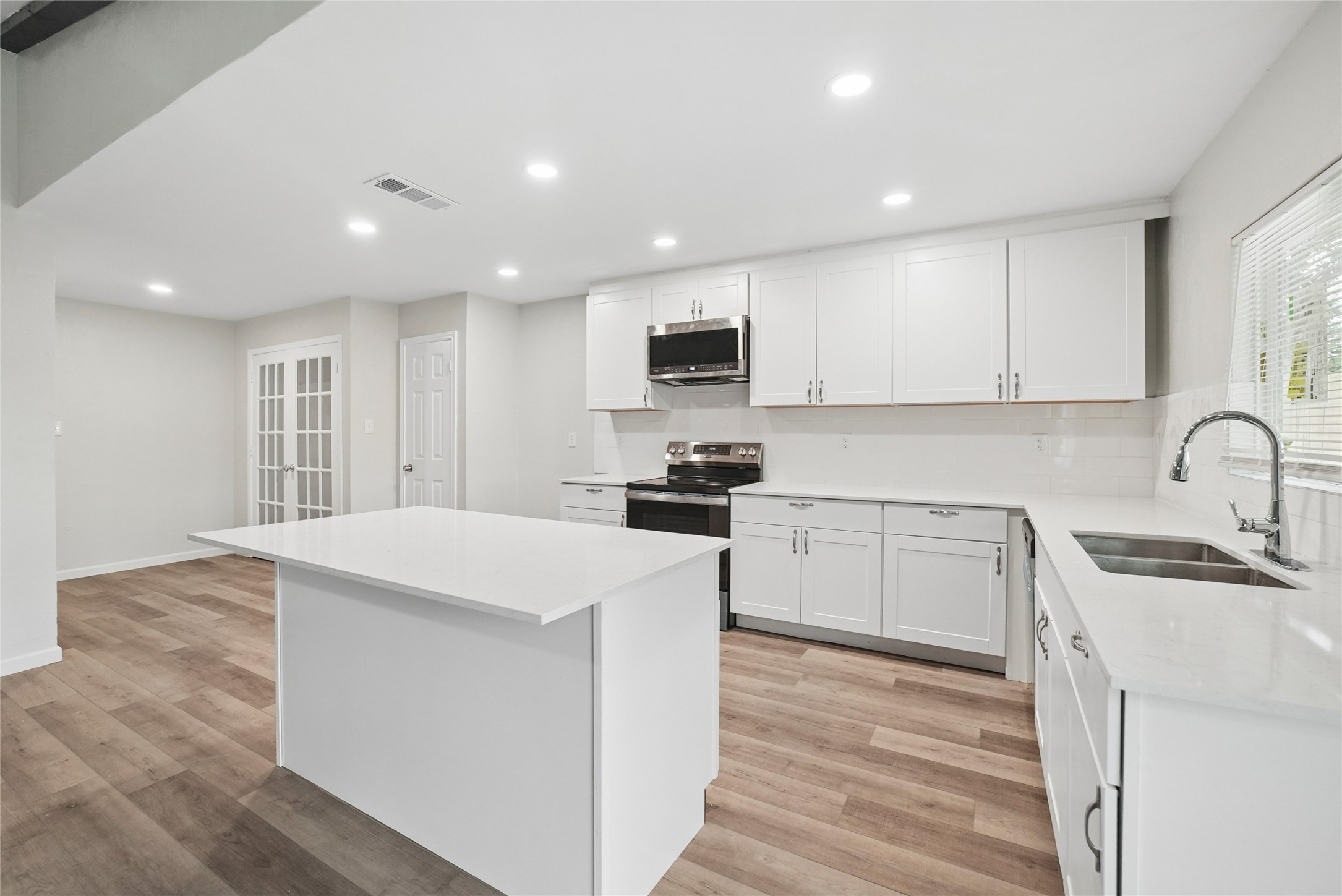 2221 Pennington Drive Arlington TX 76014