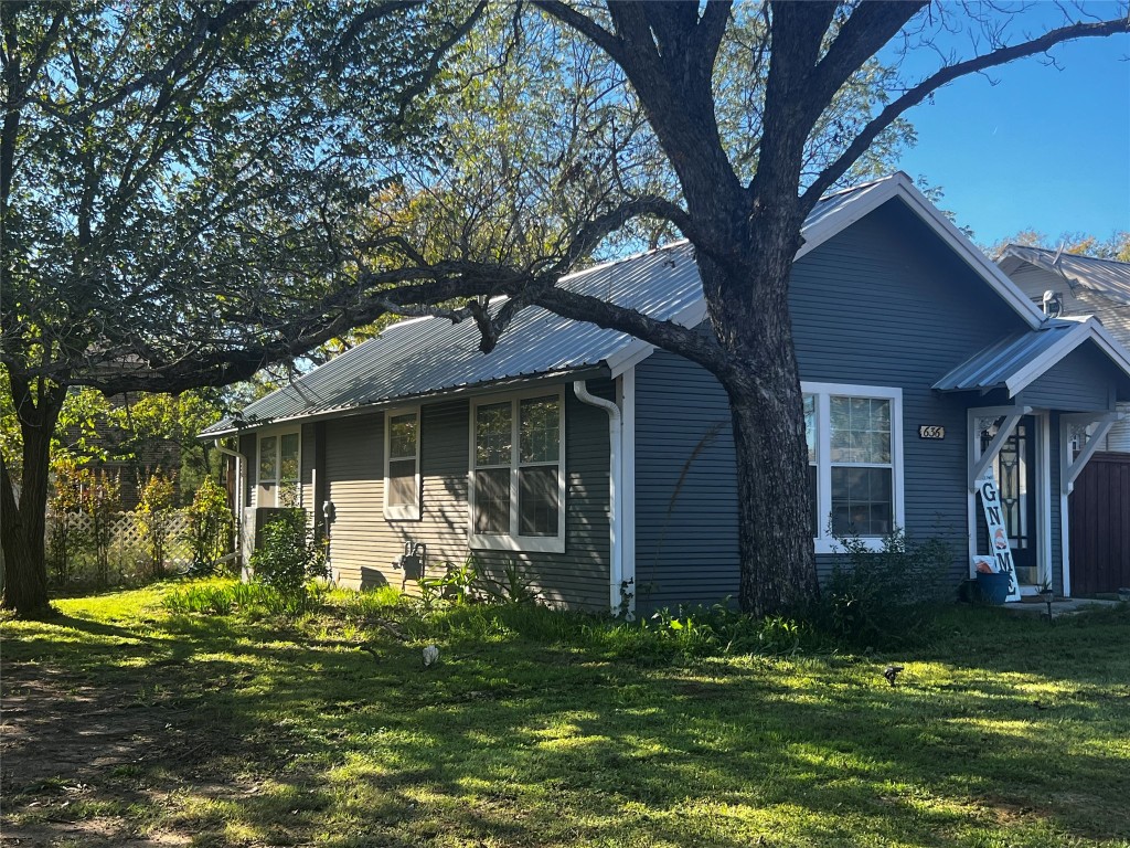 636 N Clinton Street Stephenville TX 76401