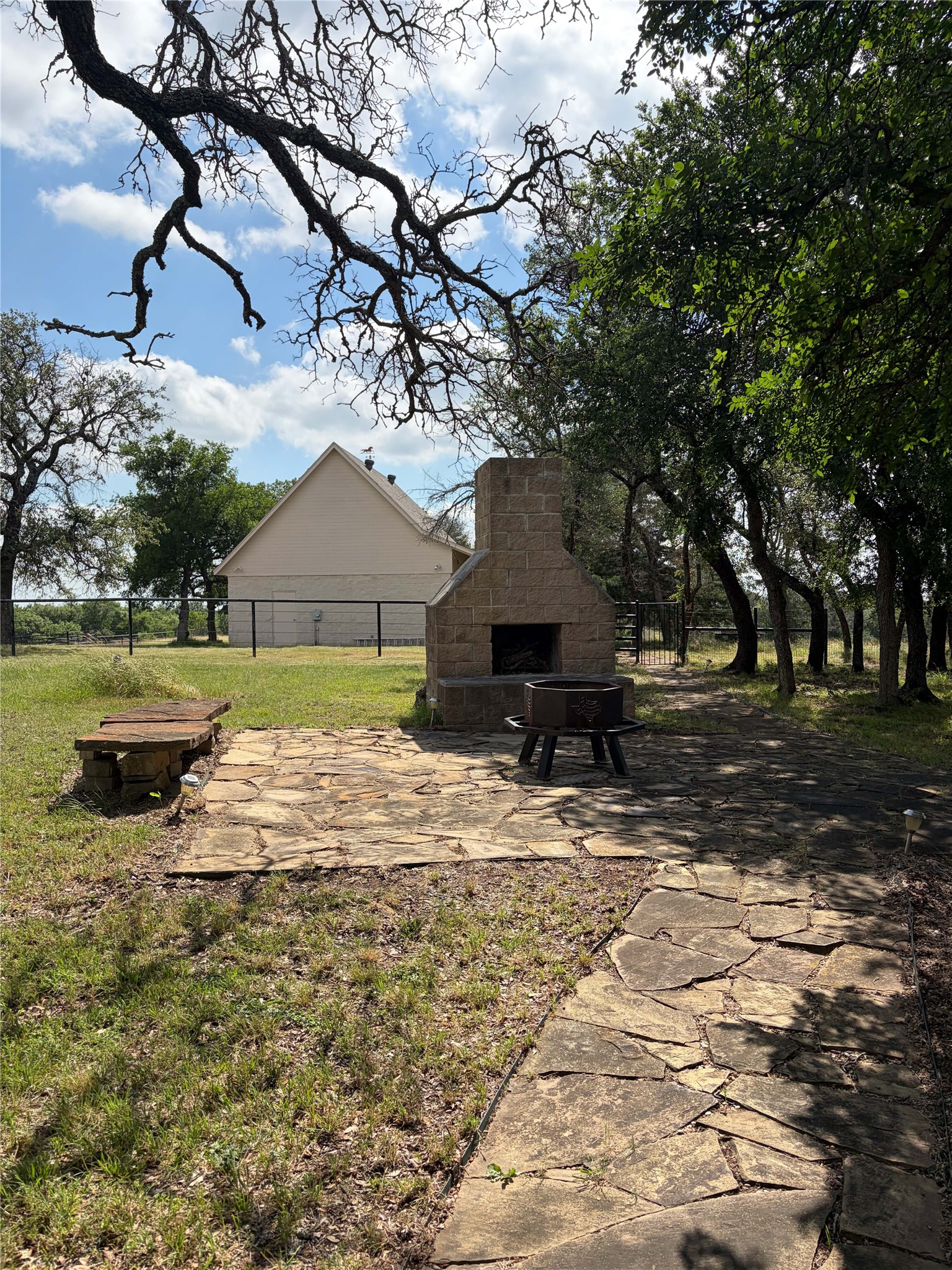166 E Rio Ridge Azle TX 76020