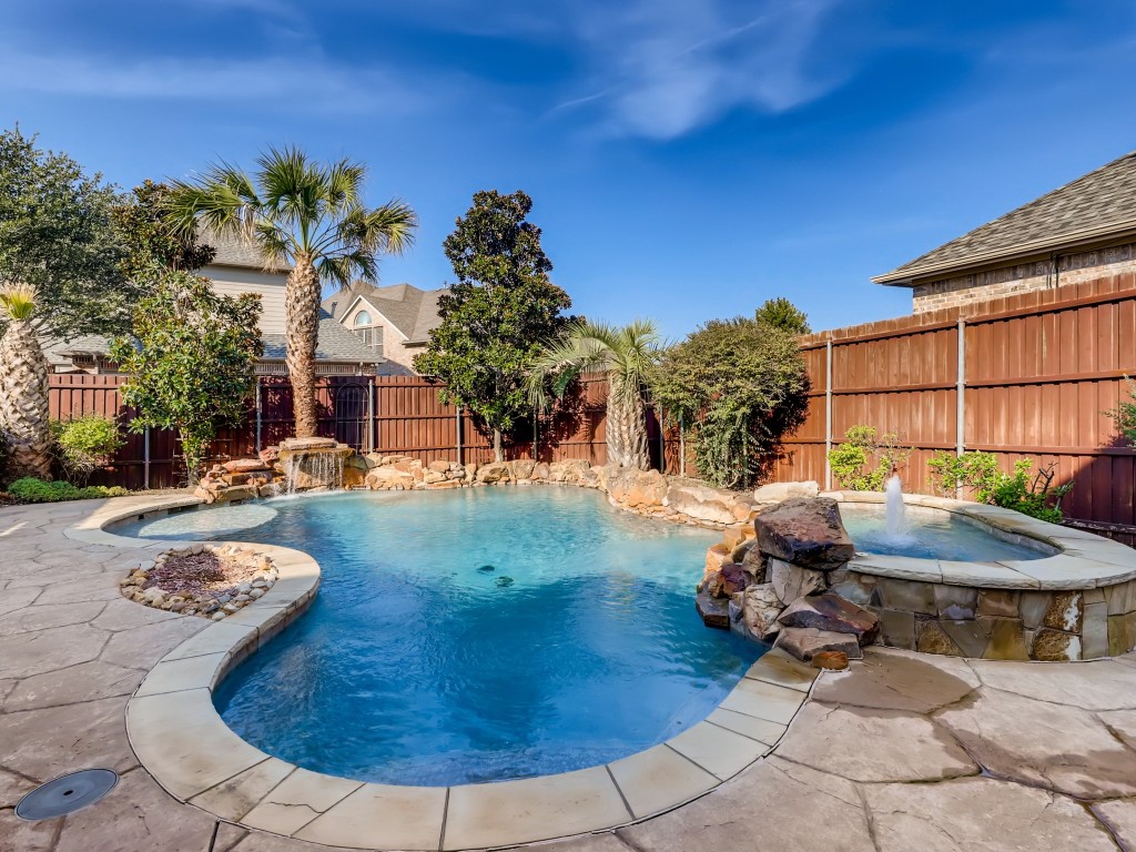 7045 Falling Water Lane Plano TX 75024