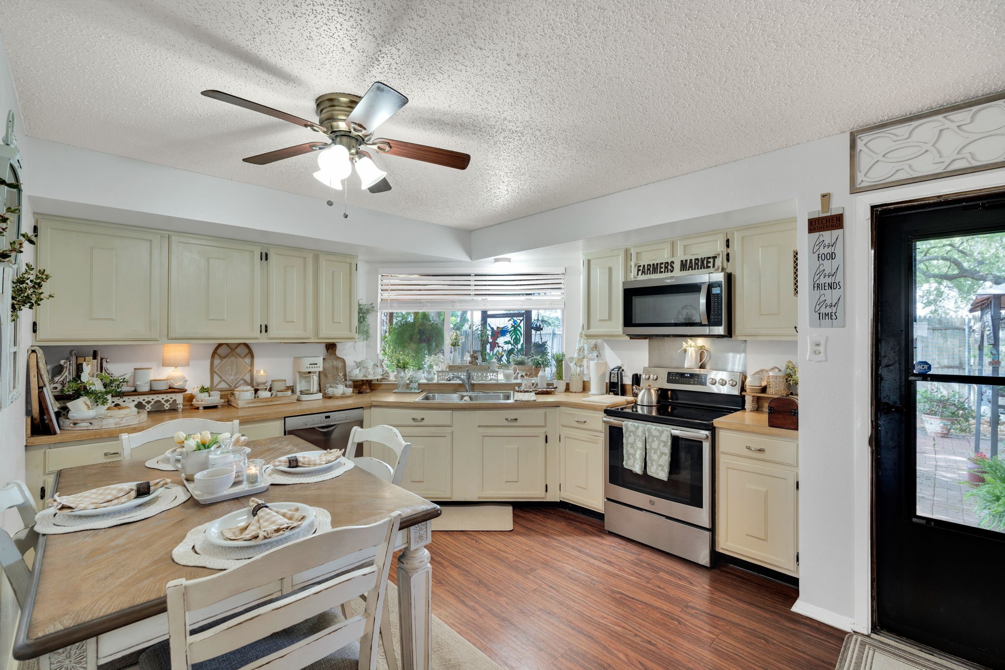 2902 Green Oaks Drive Garland TX 75040