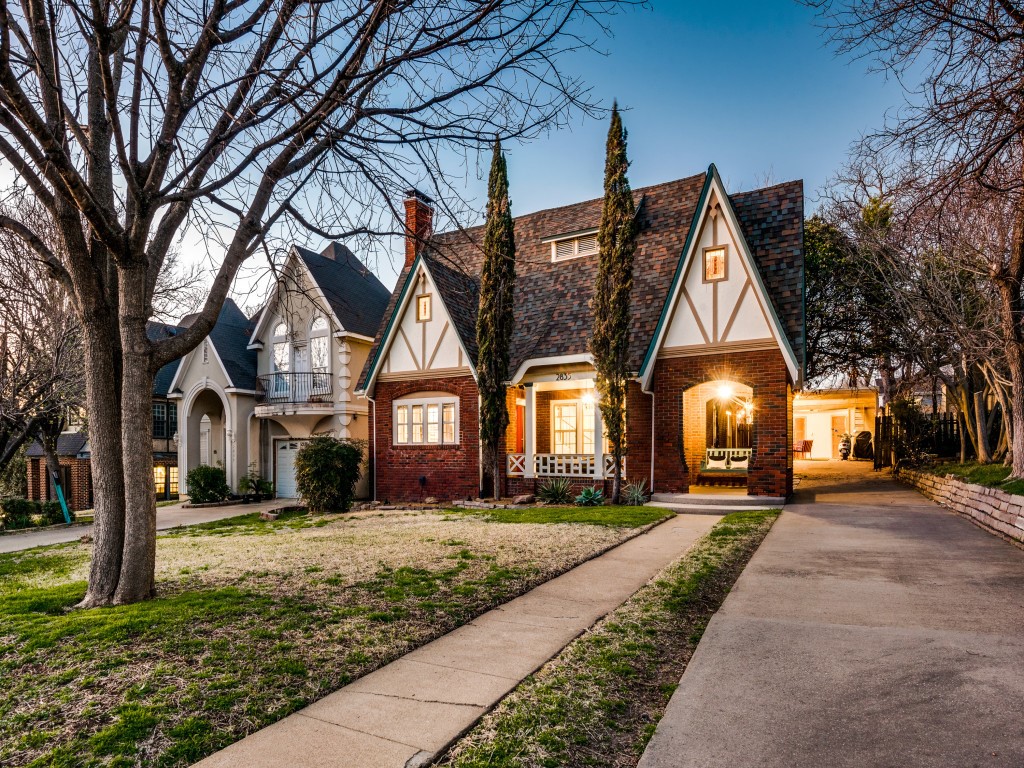 2835 W Brooklyn Avenue Dallas TX 75211