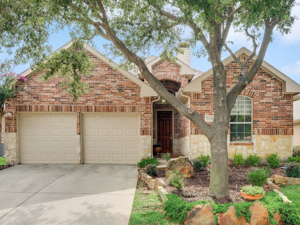 1600 Meadows Avenue Lantana TX 76226