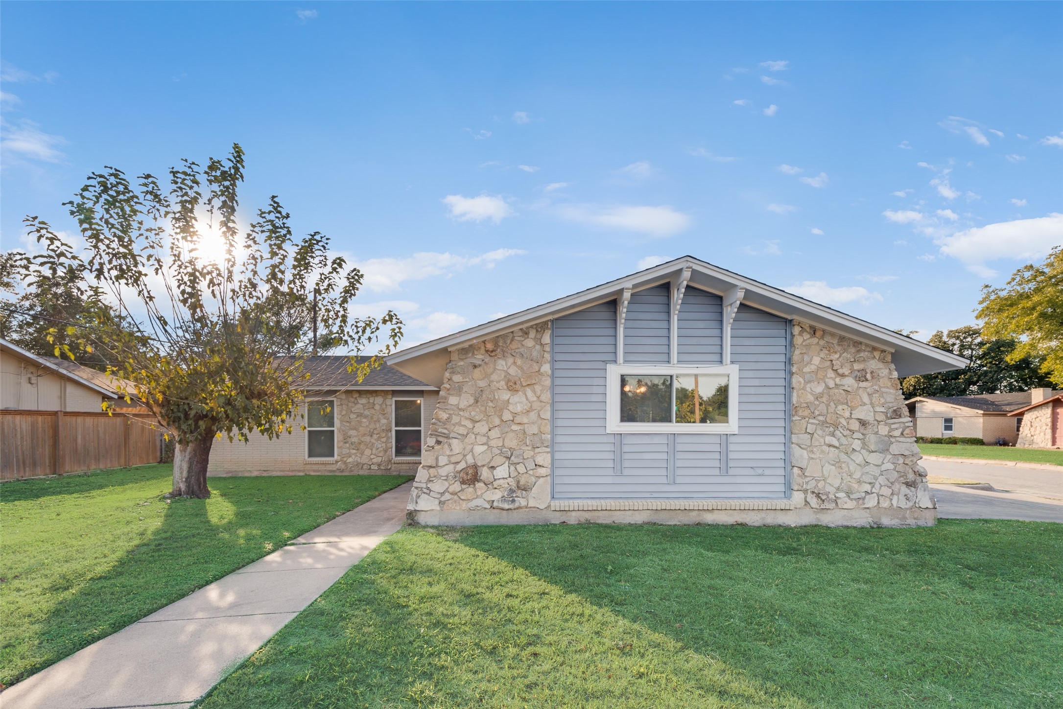 6300 Suellen Lane Forest Hill TX 76119