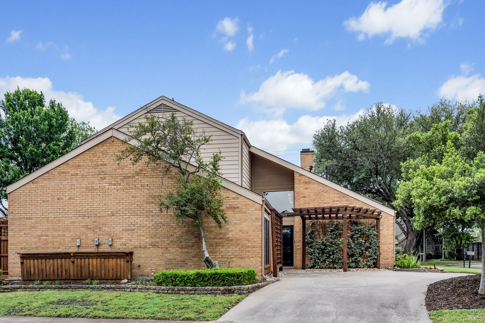 7168 Manor Oaks Drive Dallas TX 75248