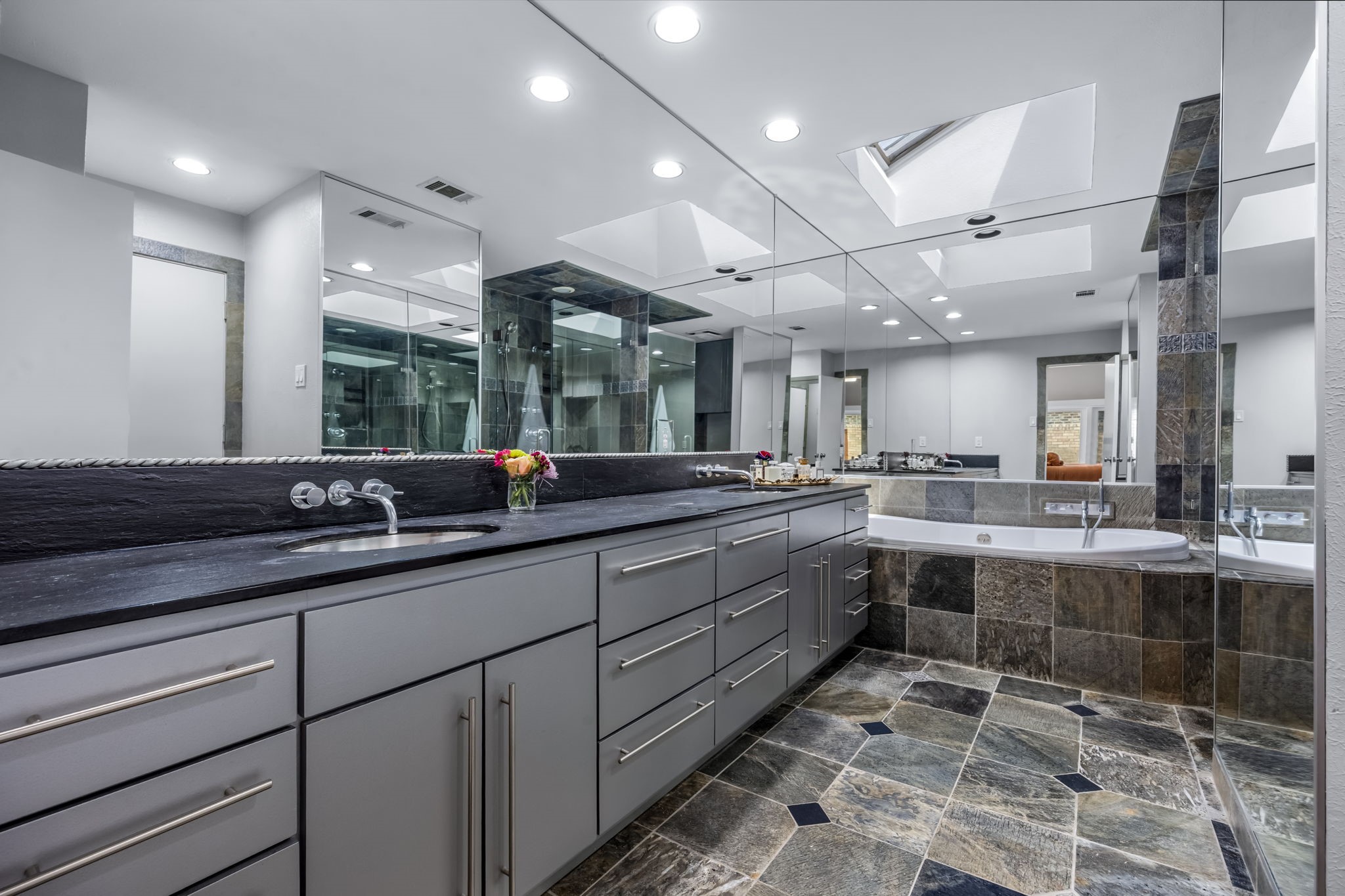 7168 Manor Oaks Drive Dallas TX 75248