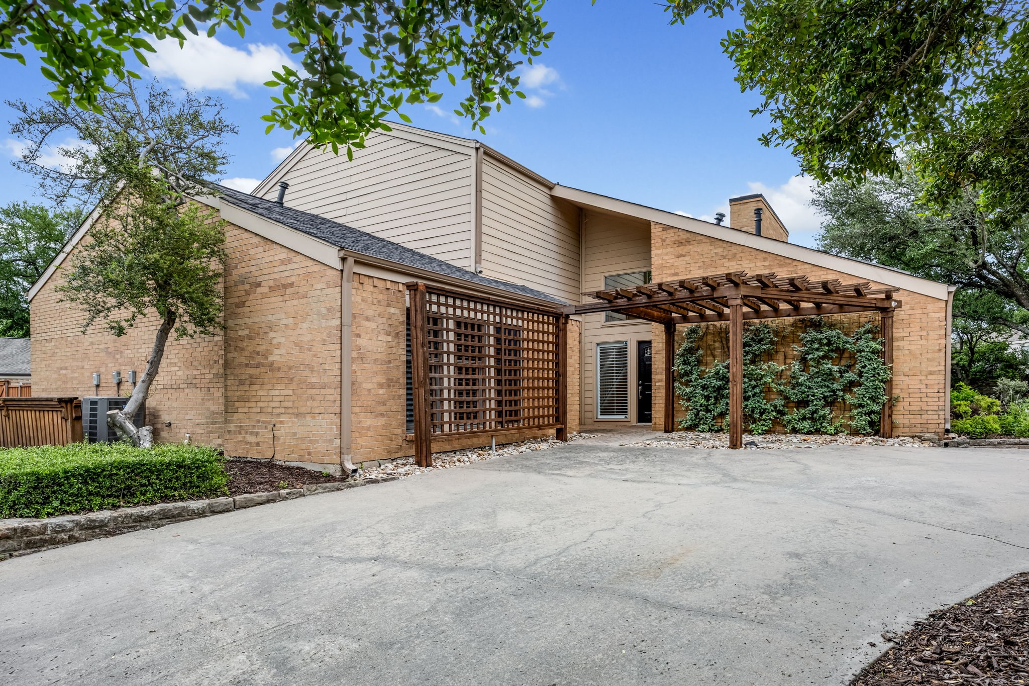 7168 Manor Oaks Drive Dallas TX 75248