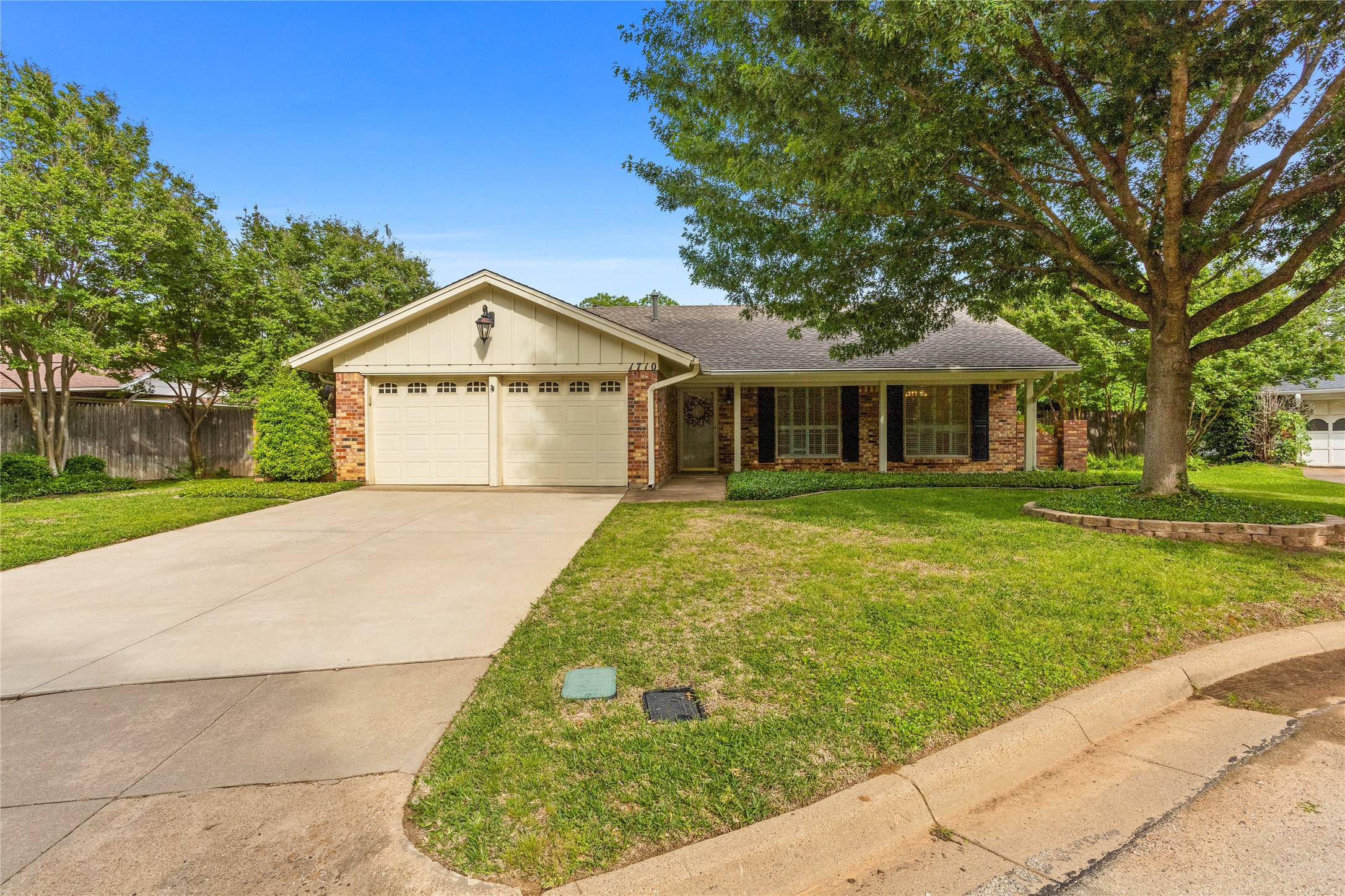 1710 Park Ridge Court Arlington TX 76012