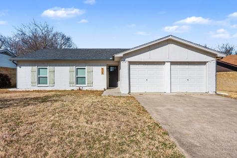 524 Cole Avenue Saginaw TX 76179