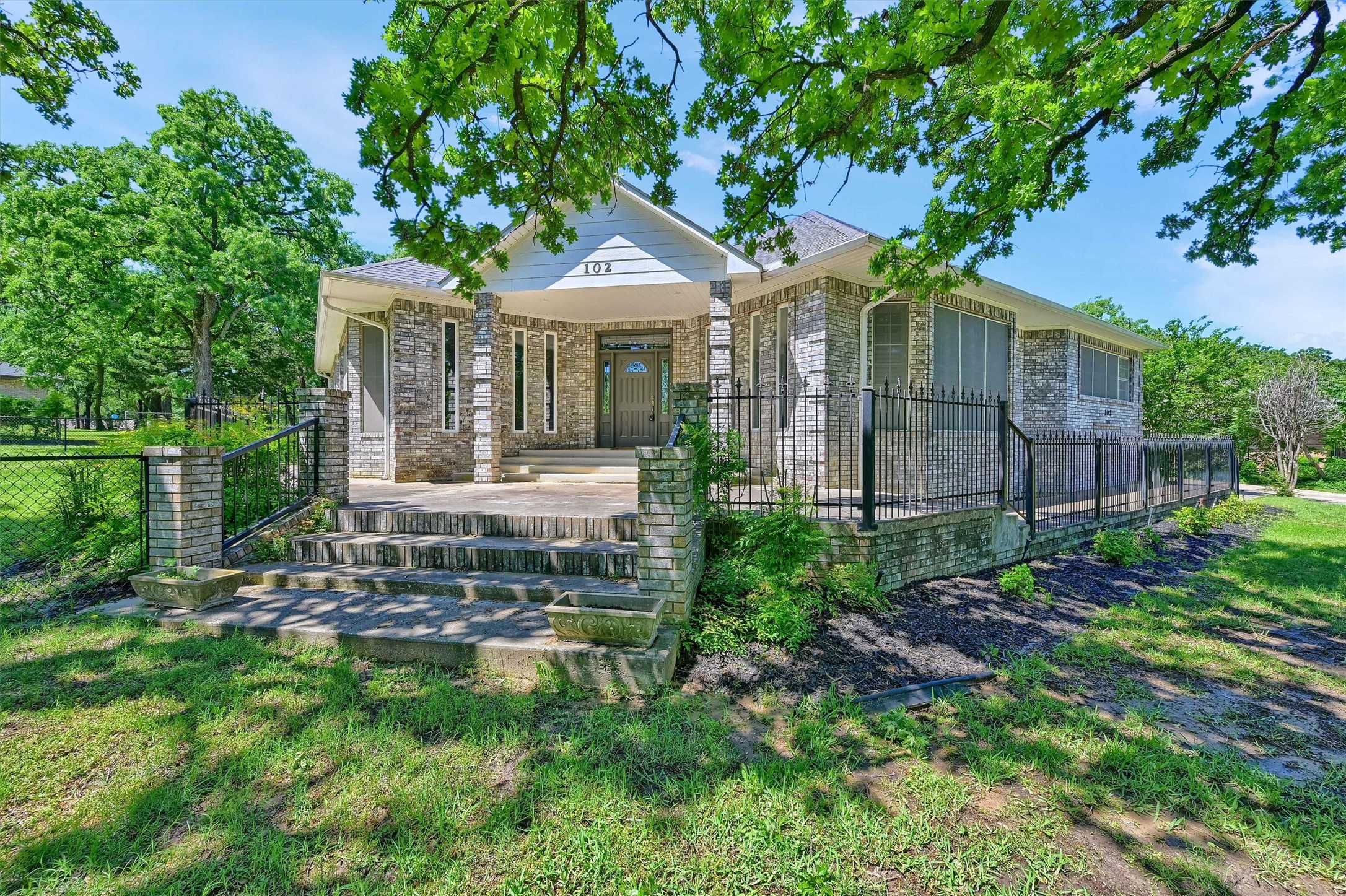 102 Santee Drive Lake Kiowa TX 76240
