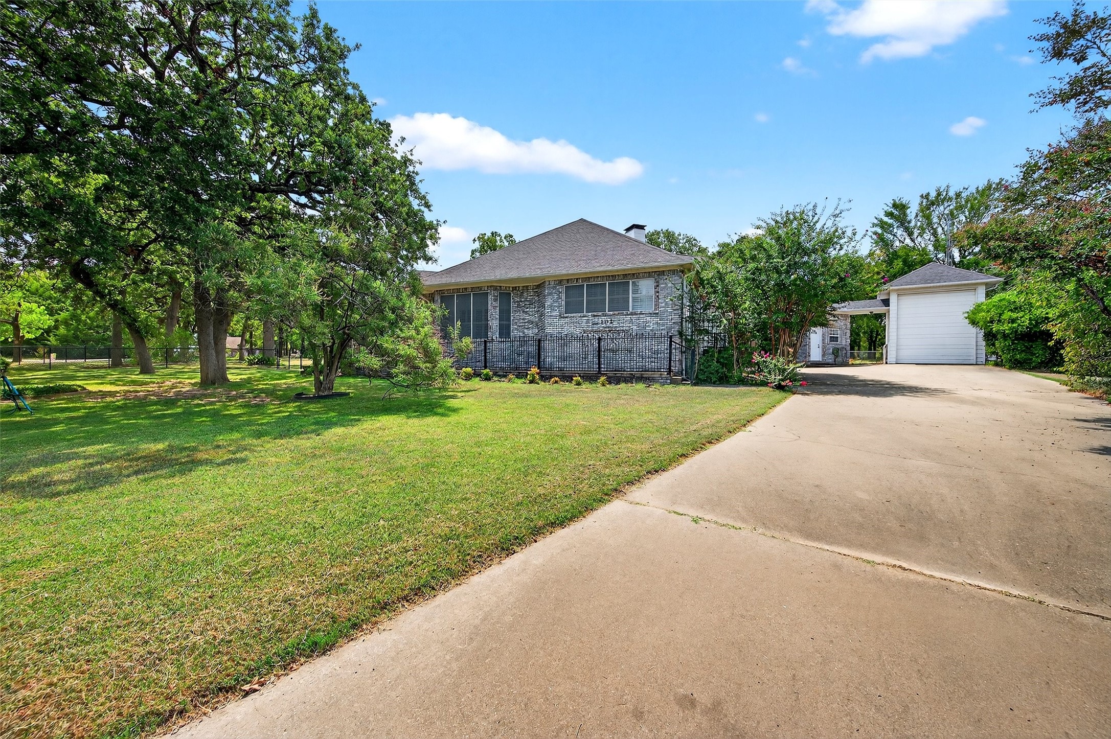 102 Santee Drive Lake Kiowa TX 76240