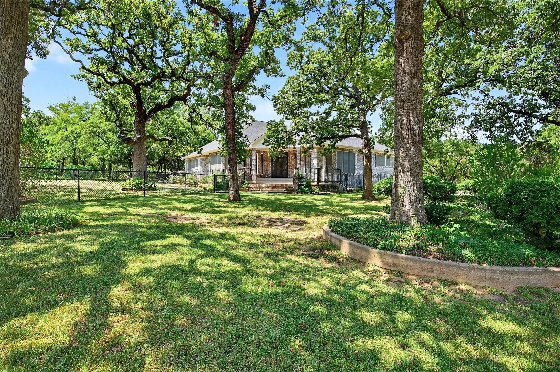 102 Santee Drive Lake Kiowa TX 76240