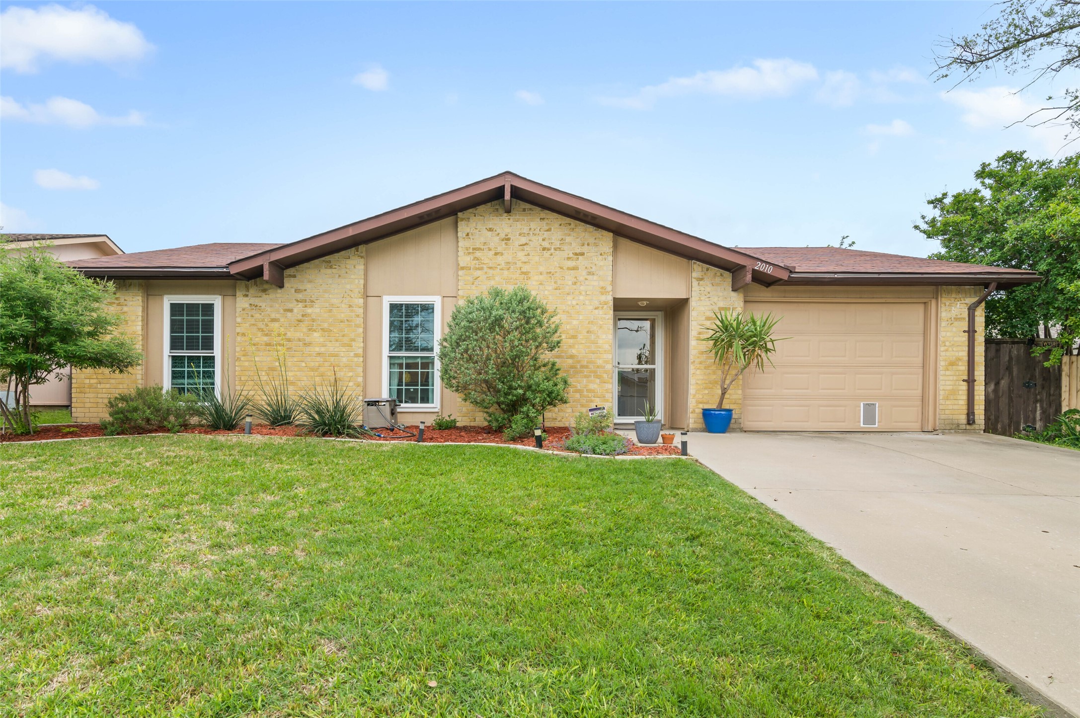 2010 Meadfoot Road Carrollton TX 75007