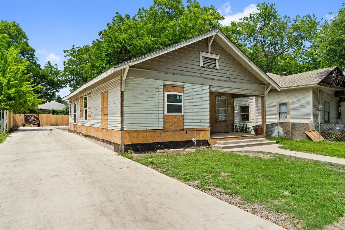 227 W Pembroke Avenue Dallas TX 75208