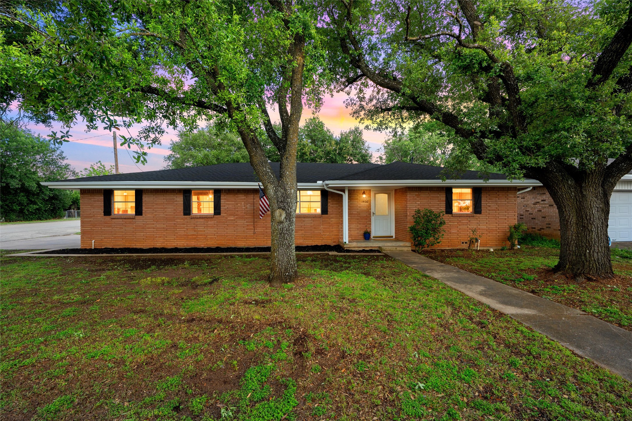 1400 W 6th Street Mcgregor TX 76657
