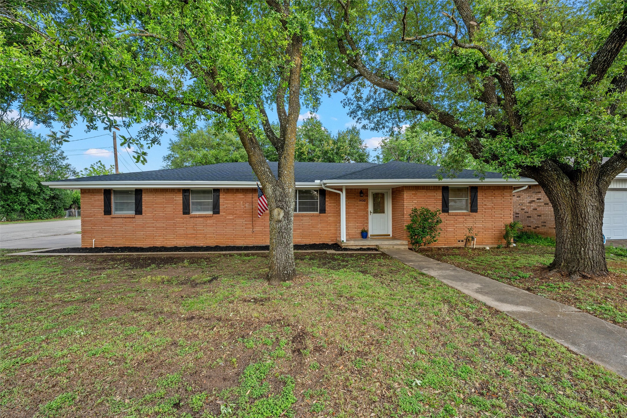 1400 W 6th Street Mcgregor TX 76657