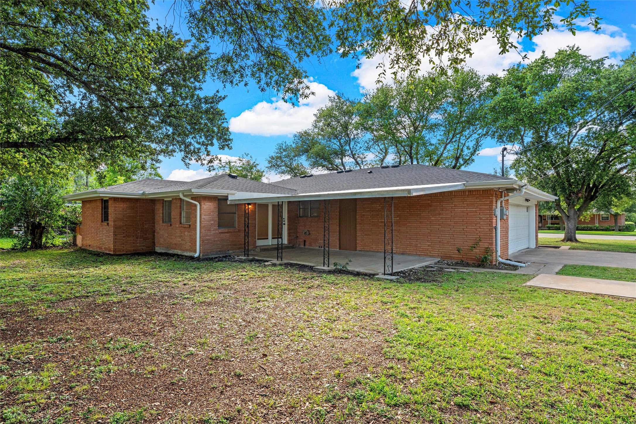 1400 W 6th Street Mcgregor TX 76657