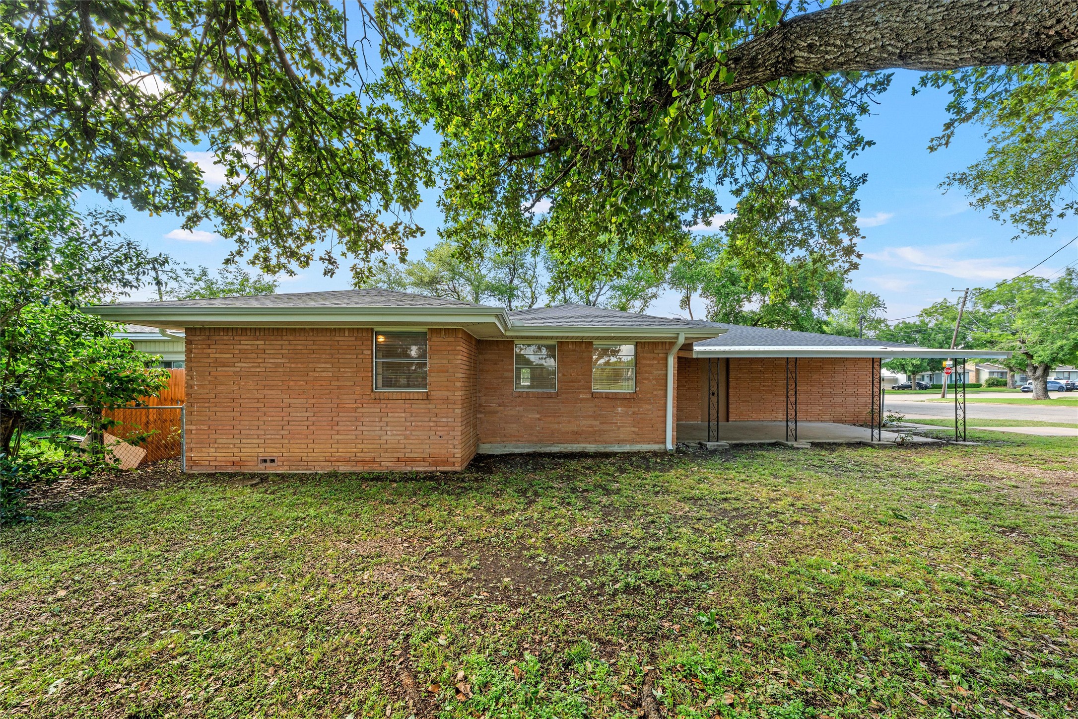 1400 W 6th Street Mcgregor TX 76657