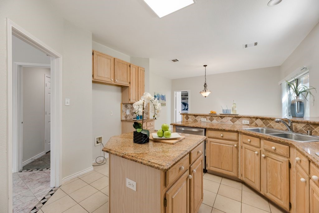 5832 Mossbrook Trail Dallas TX 75252