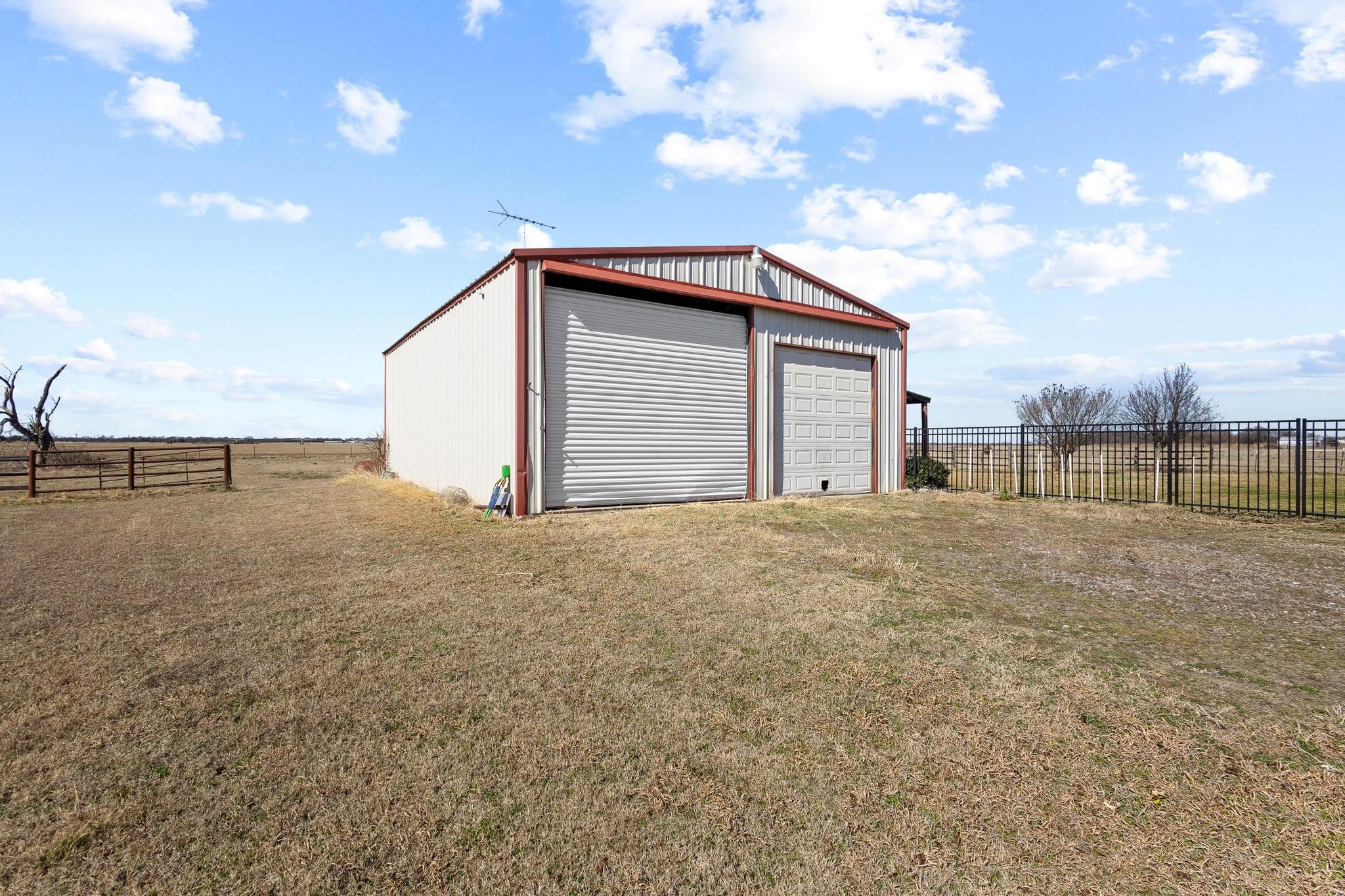 1233 Fm 901 Collinsville TX 76233