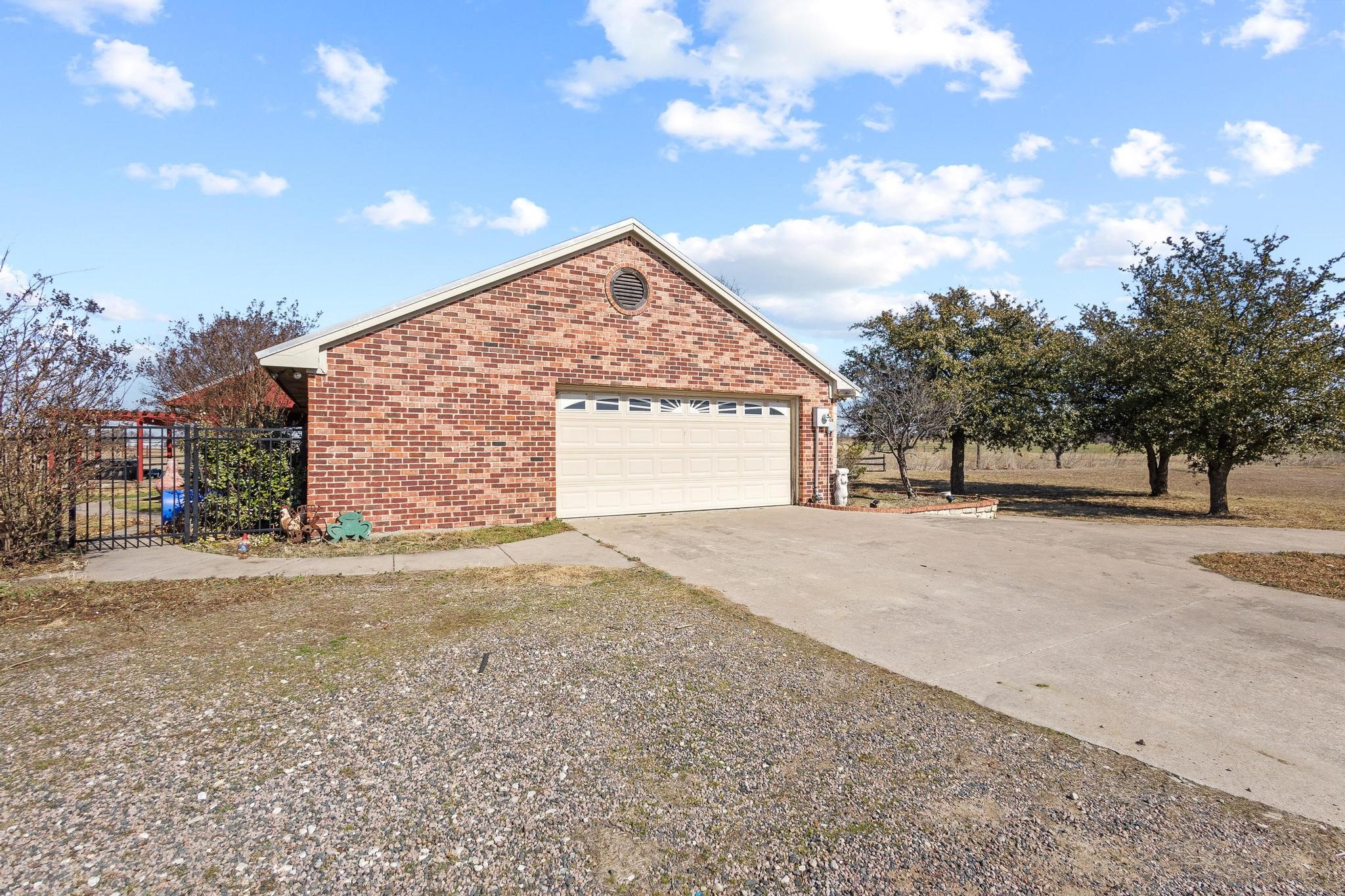 1233 Fm 901 Collinsville TX 76233