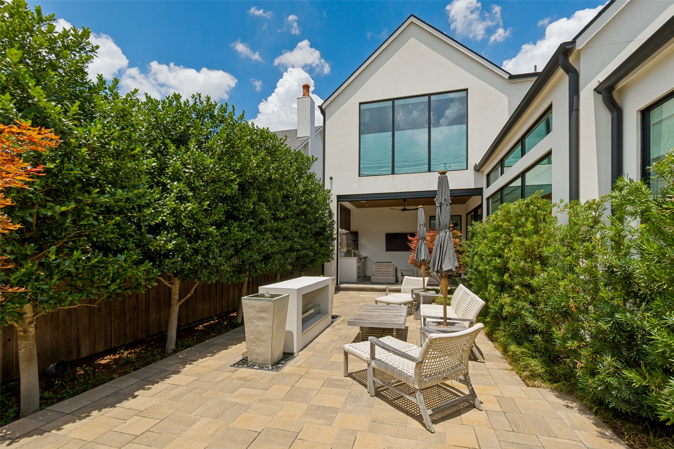5018 Elsby Avenue Dallas TX 75209