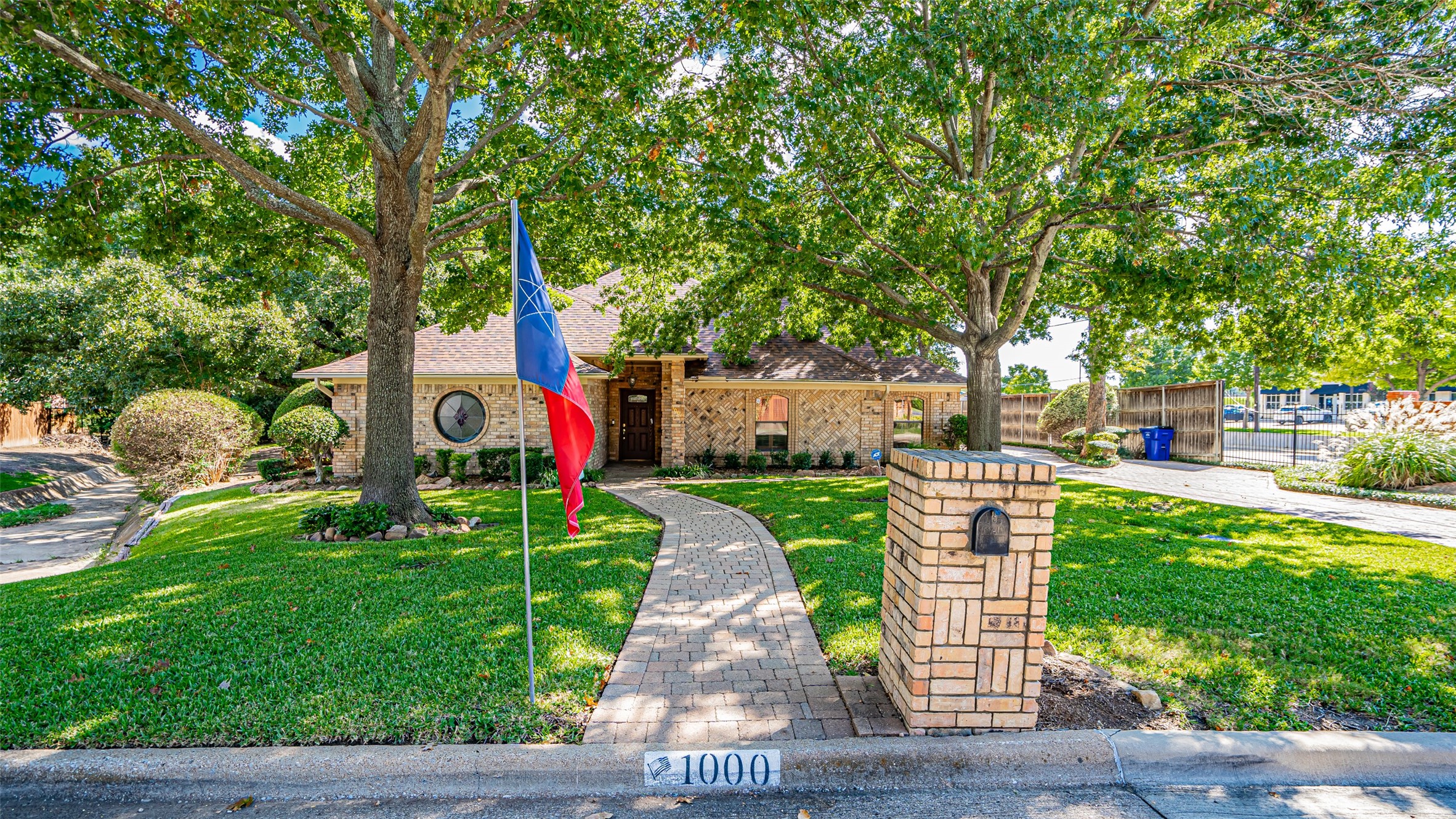 1000 Shady Oak Trail Mansfield TX 76063