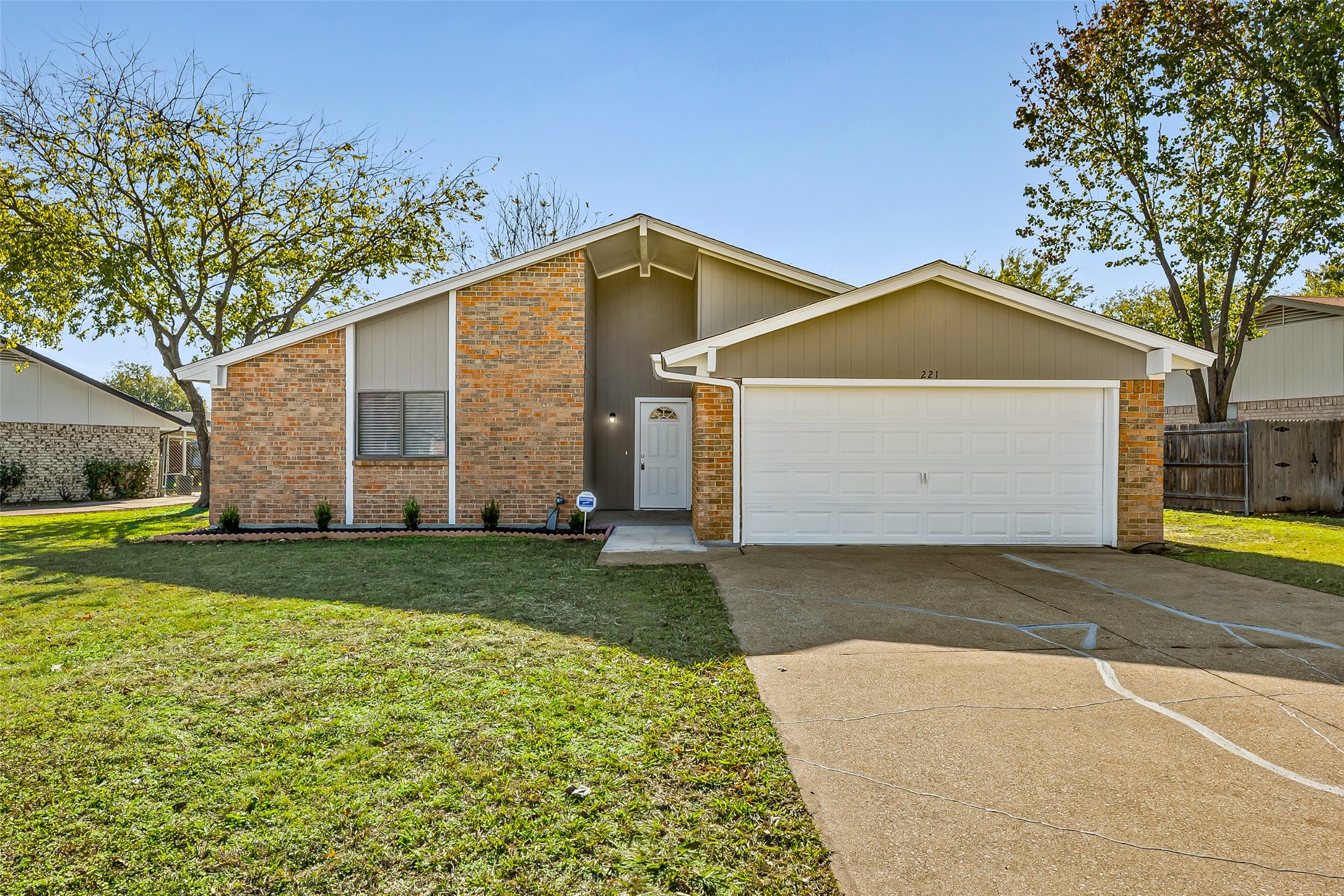 221 Asbury Drive Saginaw TX 76179