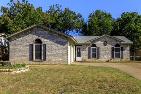 900 Redbud Street Crowley TX 76036