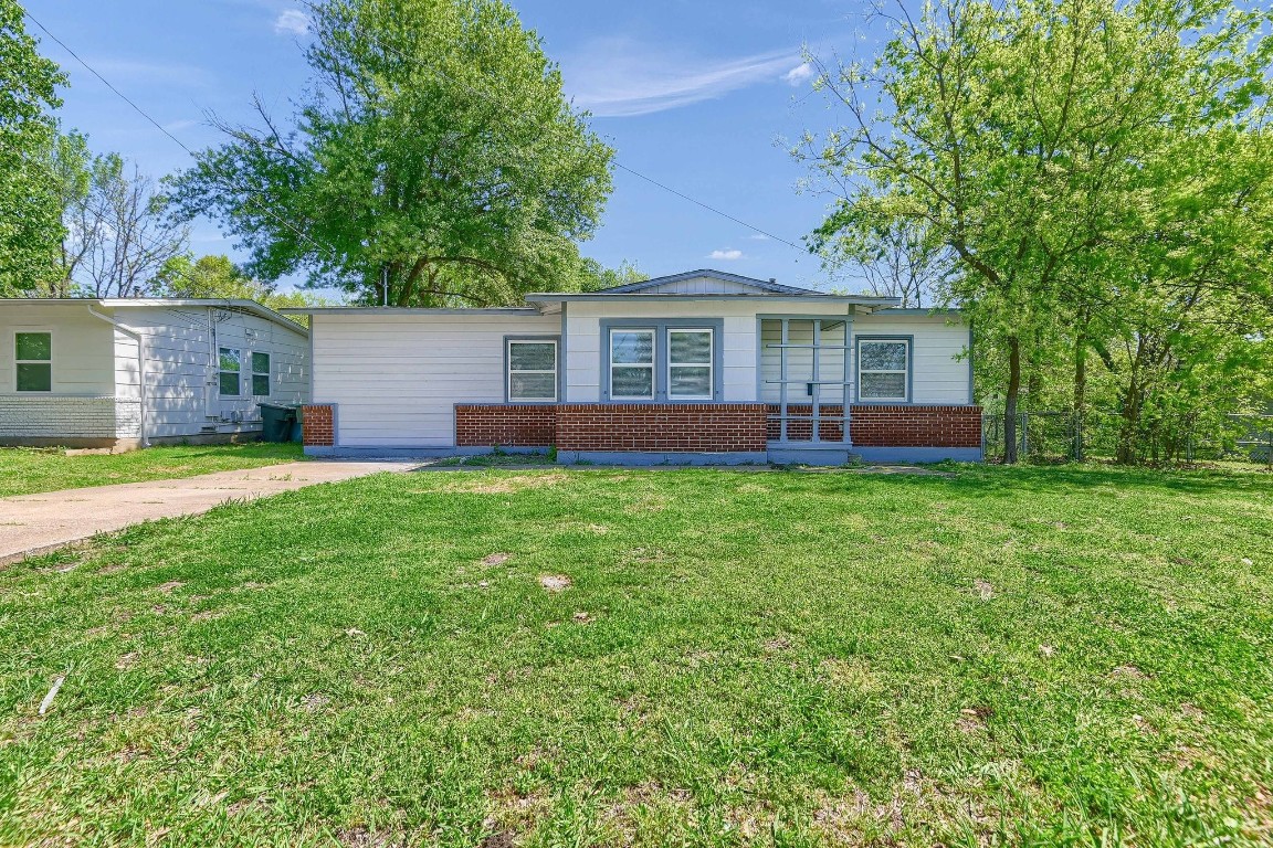 2111 N Shannon Street Sherman TX 75092