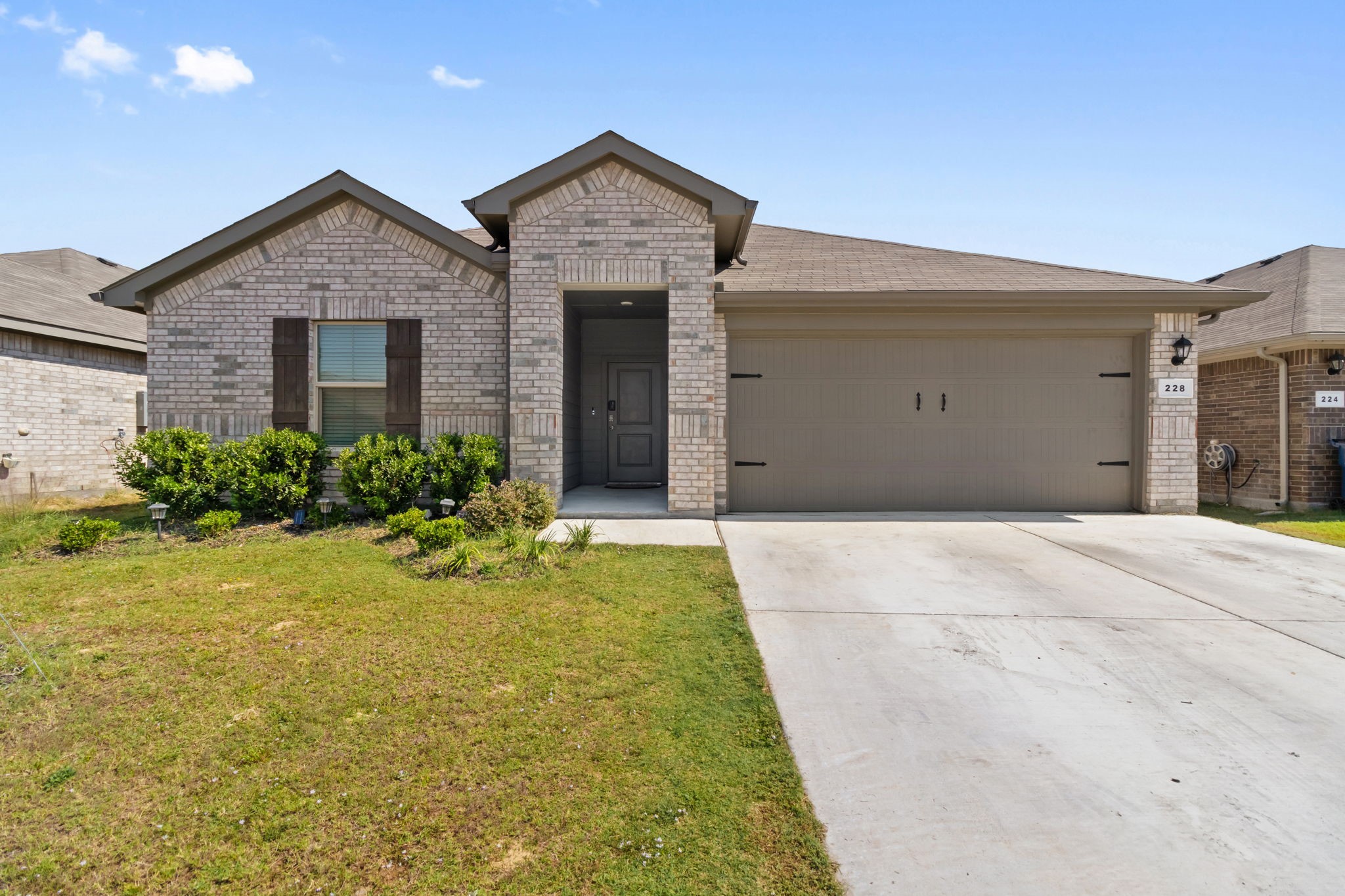 228 Abingdon Street Azle TX 76020