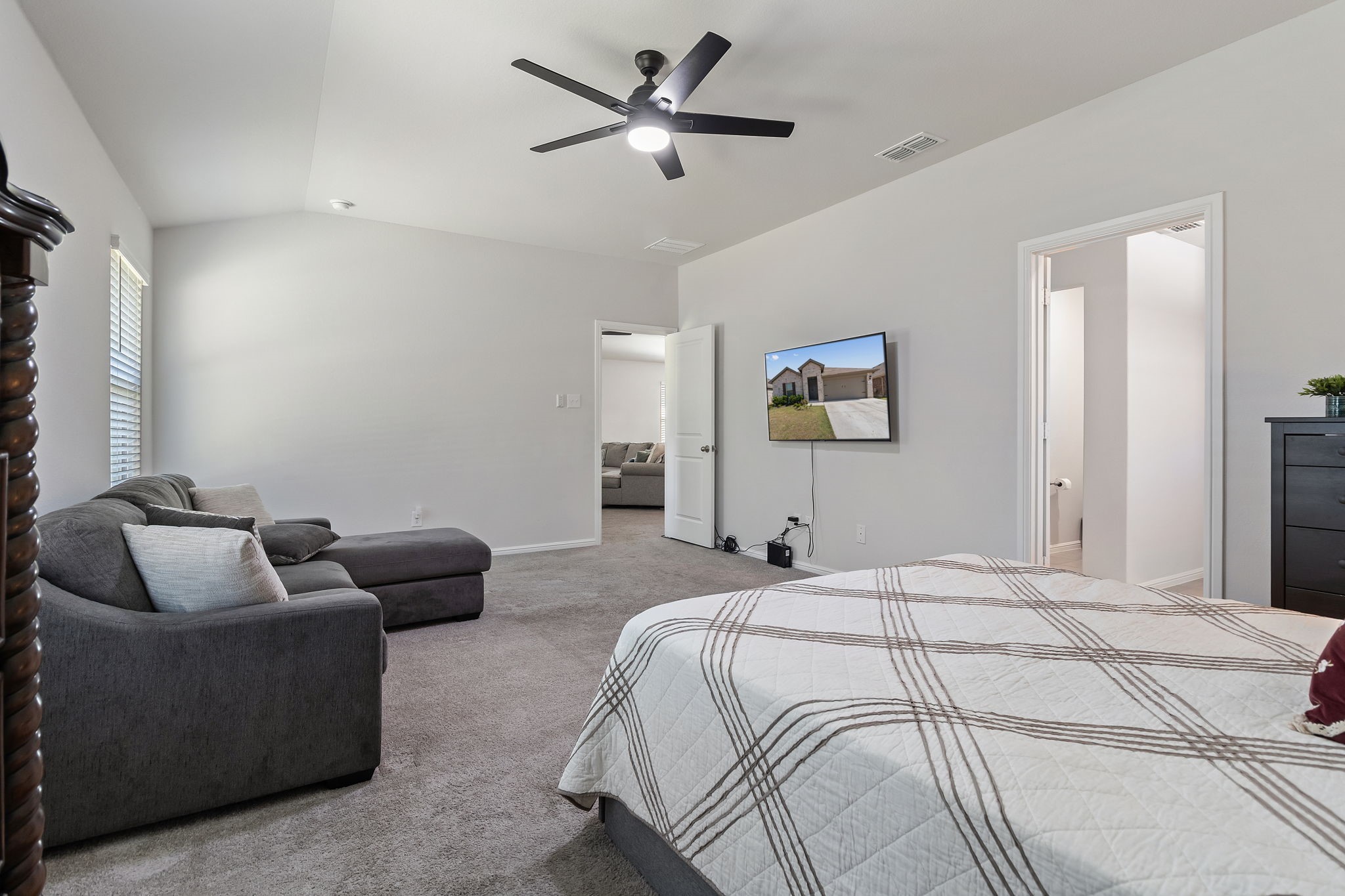 228 Abingdon Street Azle TX 76020