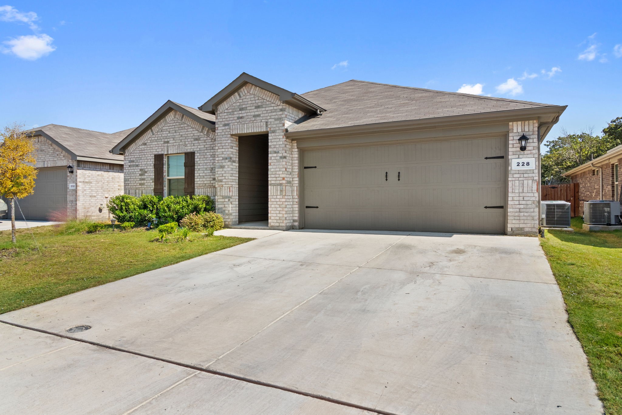 228 Abingdon Street Azle TX 76020
