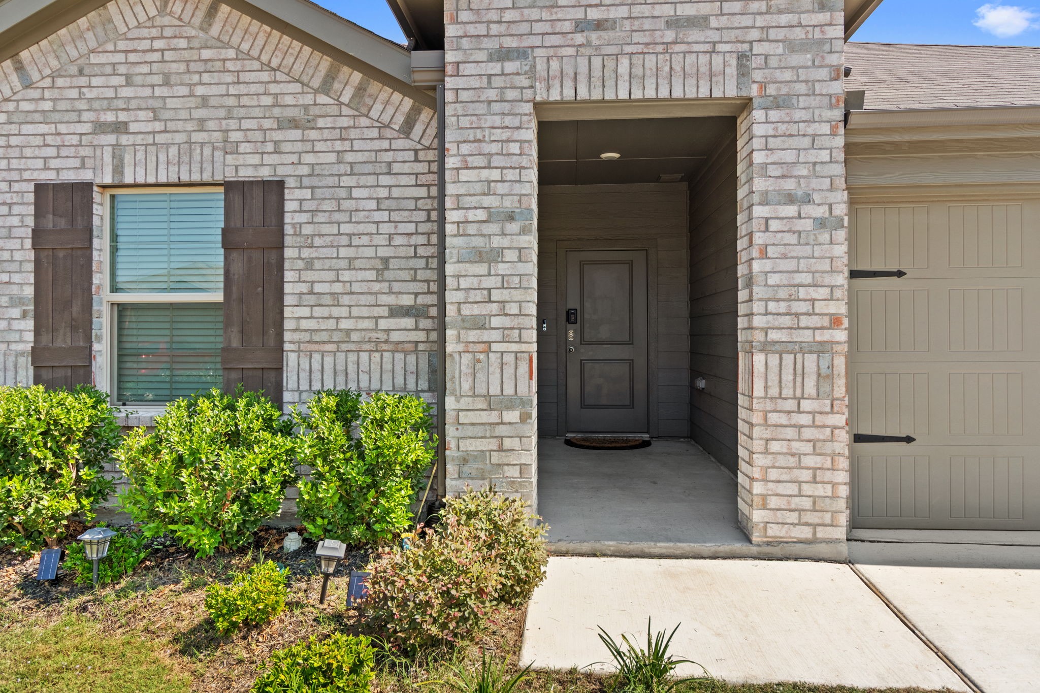 228 Abingdon Street Azle TX 76020