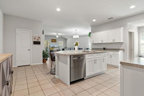 228 Abingdon Street Azle TX 76020