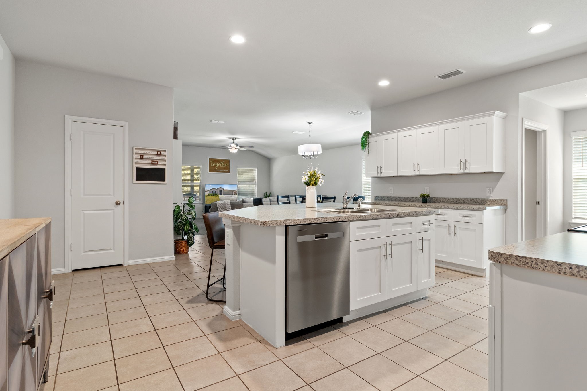 228 Abingdon Street Azle TX 76020