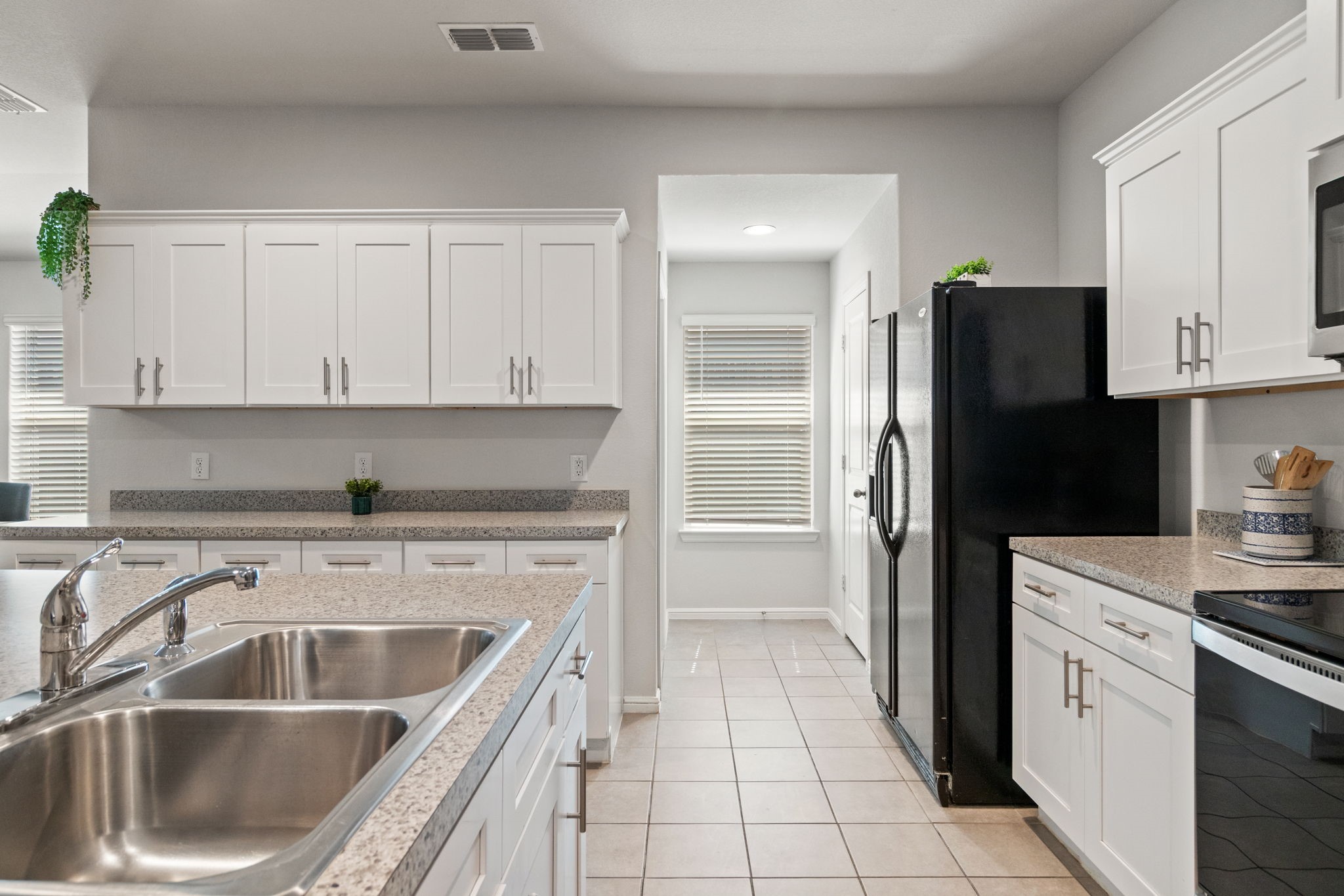 228 Abingdon Street Azle TX 76020