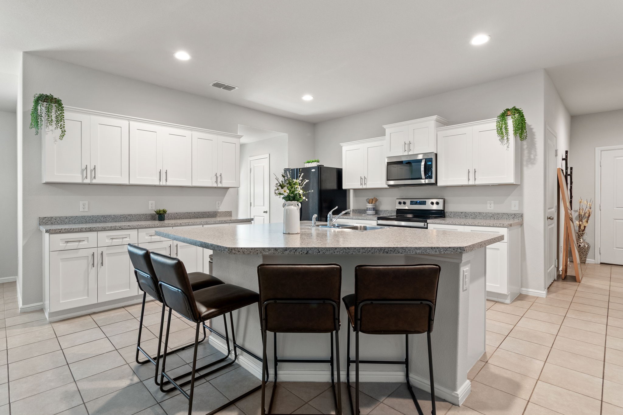 228 Abingdon Street Azle TX 76020