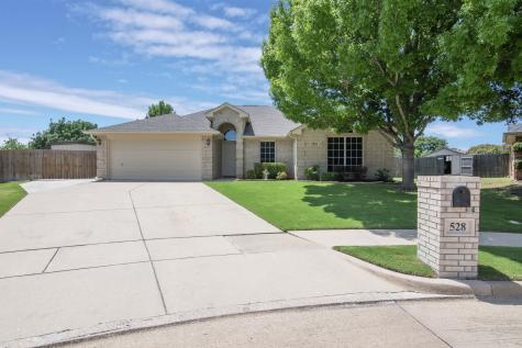 528 Acorn Court Saginaw TX 76179