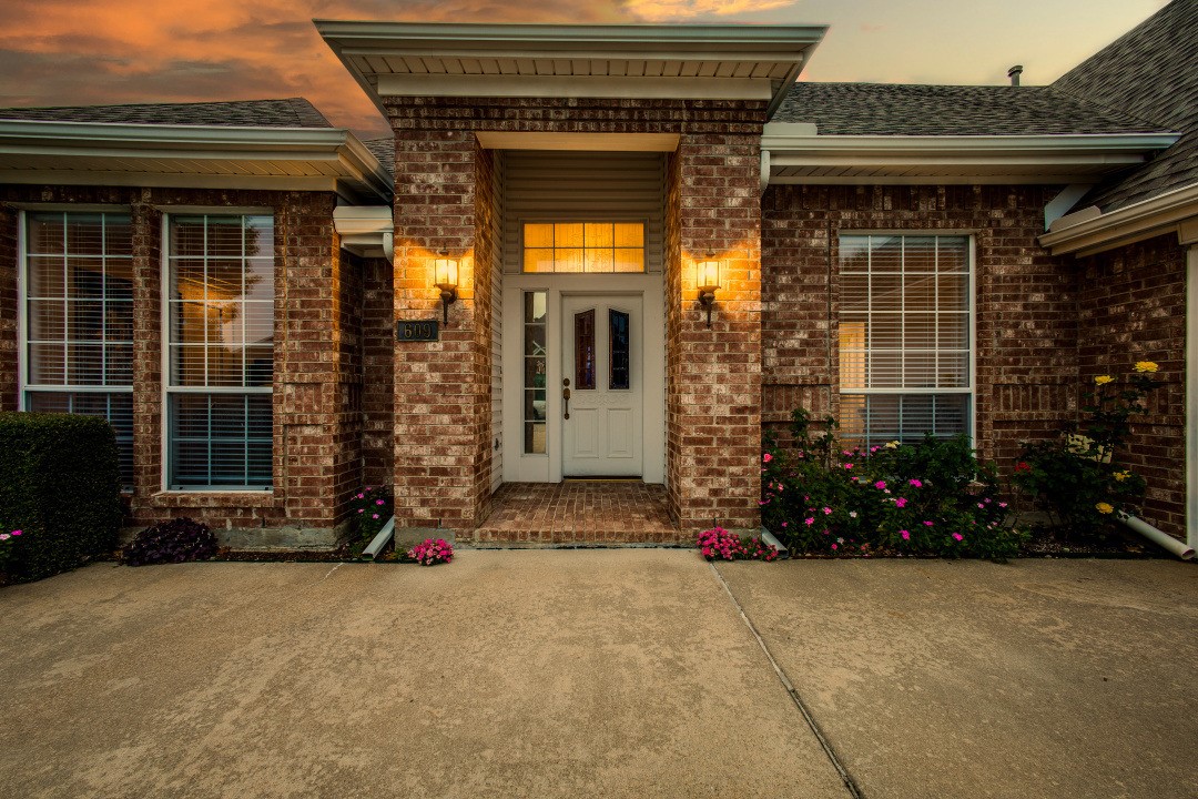 609 Palm Desert Drive Garland TX 75044