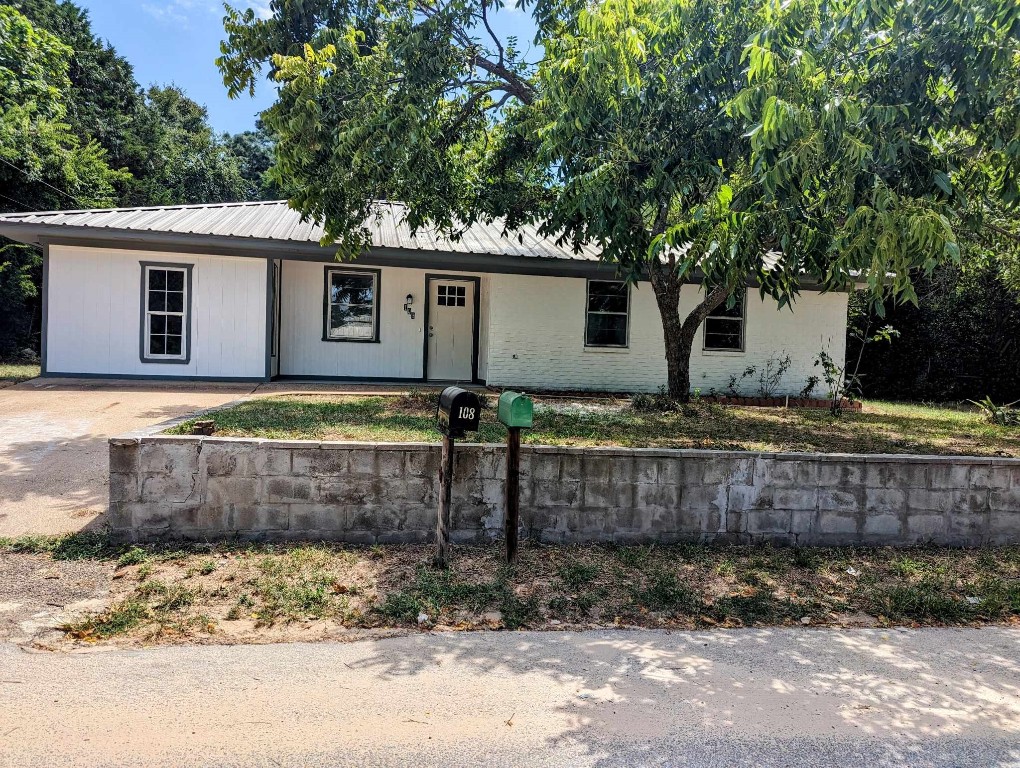 109 S Mcgee Street Athens TX 75751