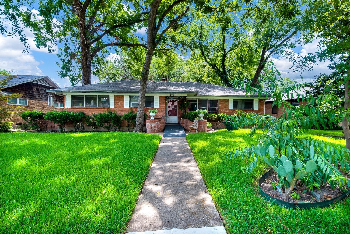 9728 Shadydale Lane Dallas TX 75238