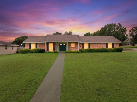 401 Briarfield Street Hewitt TX 76643