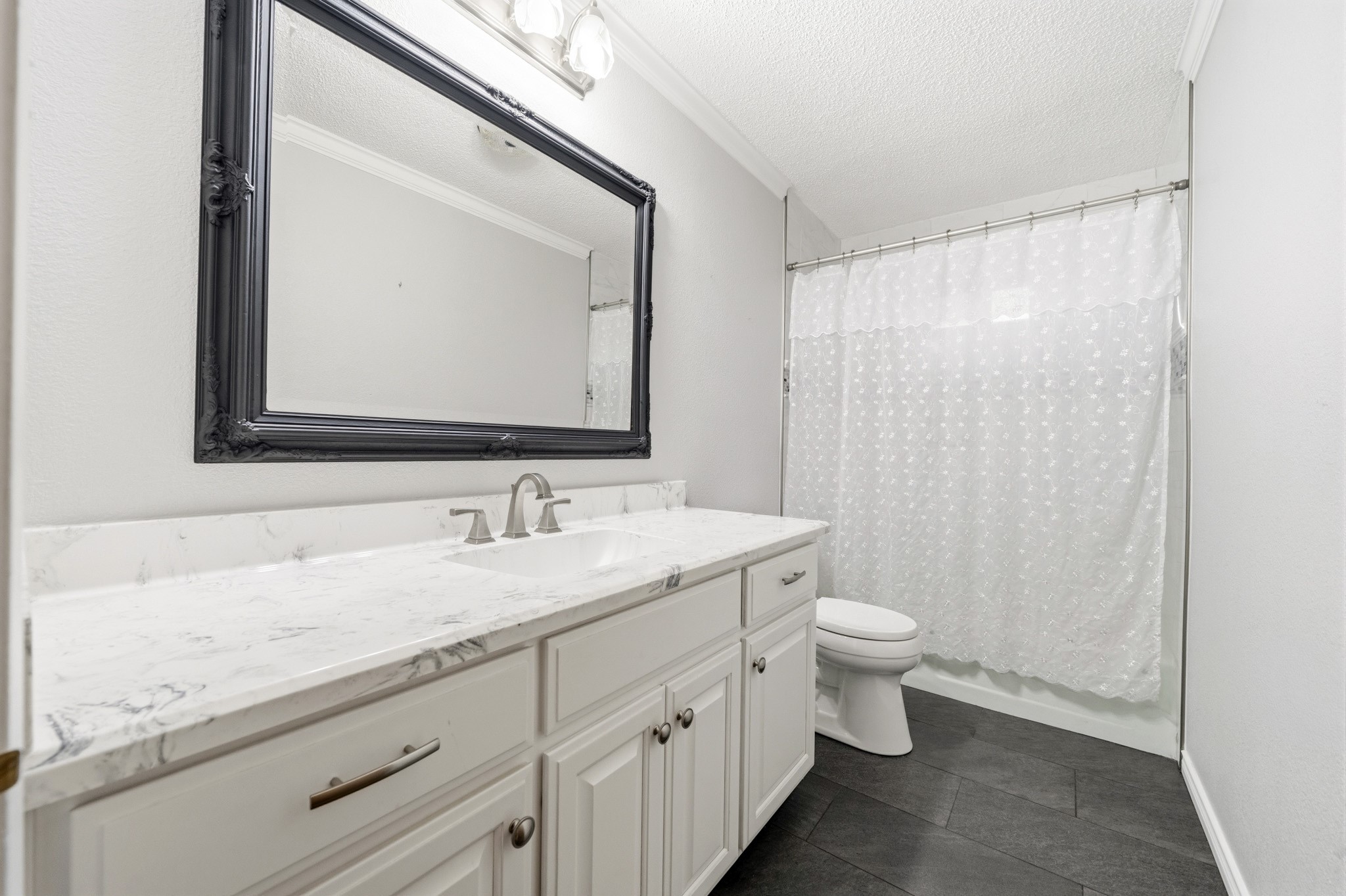 401 Briarfield Street Hewitt TX 76643