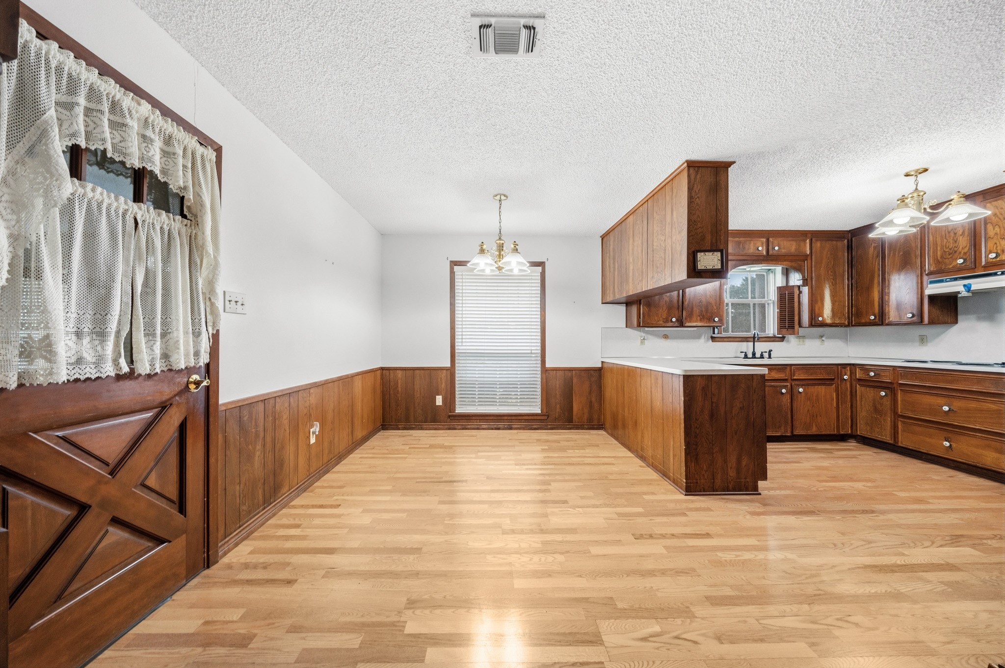 401 Briarfield Street Hewitt TX 76643