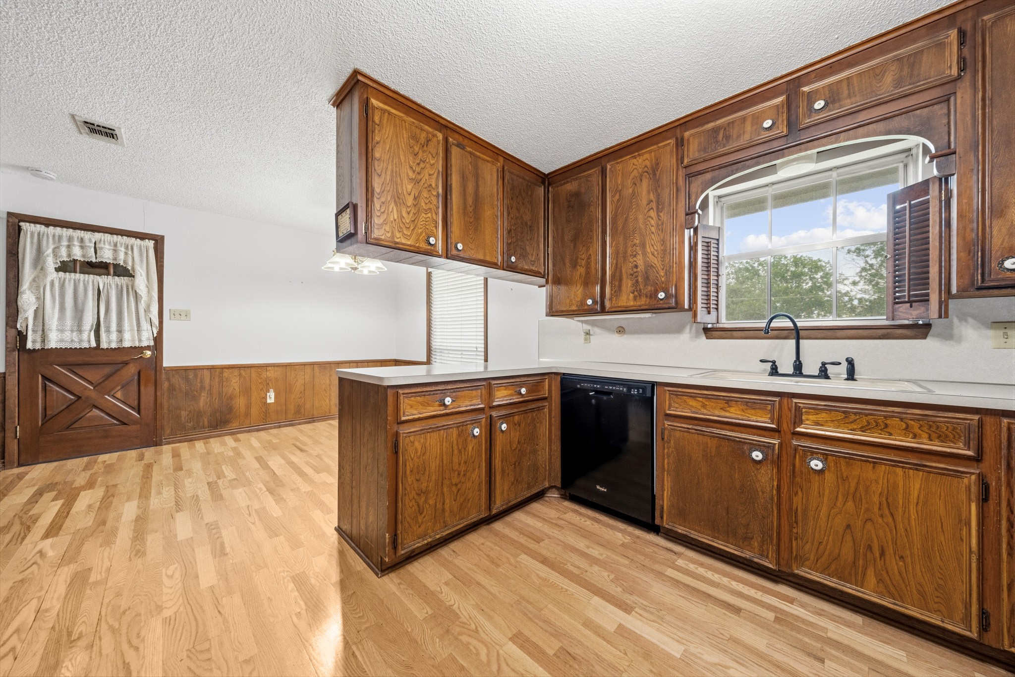 401 Briarfield Street Hewitt TX 76643