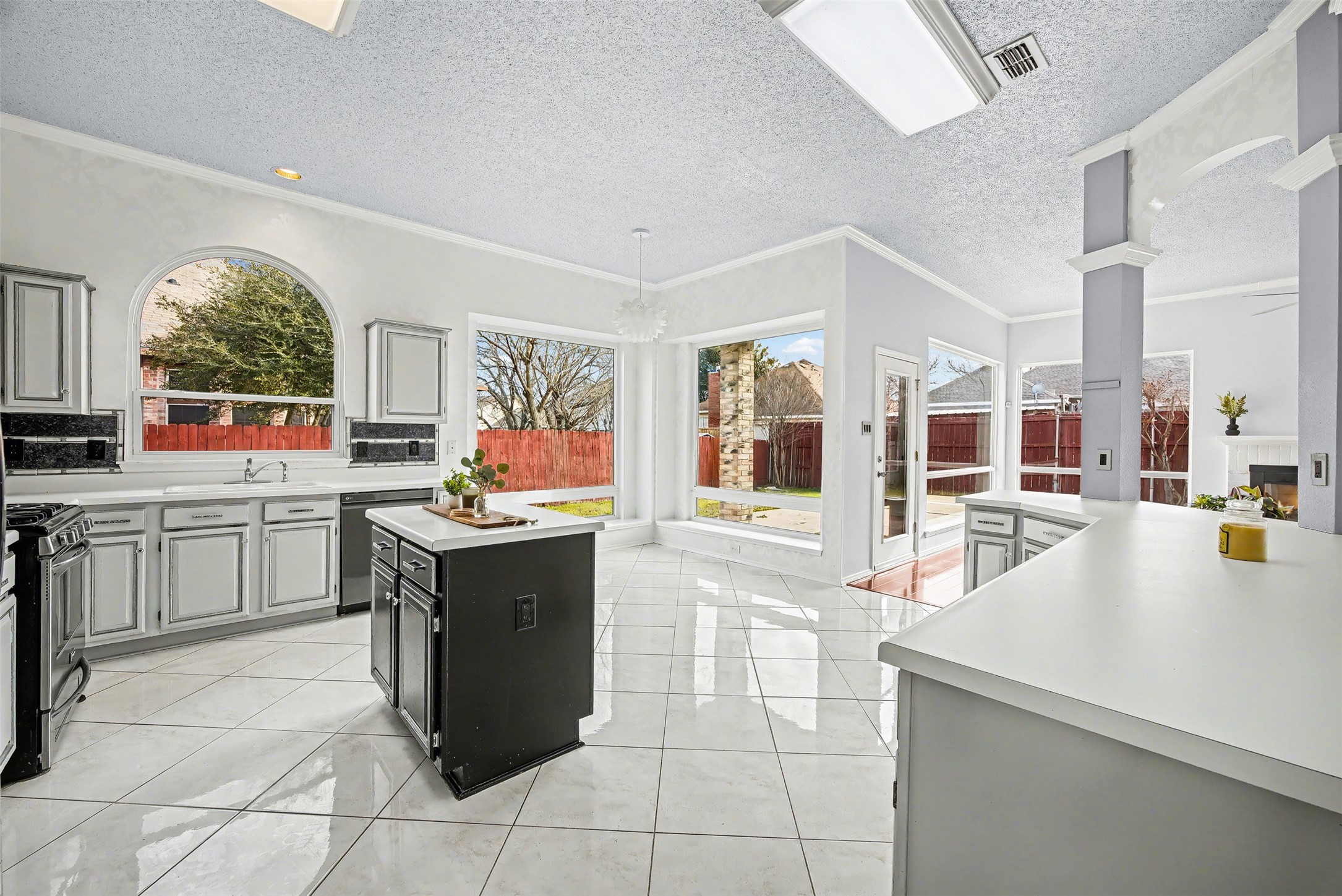 1132 Devonshire Drive Desoto TX 75115