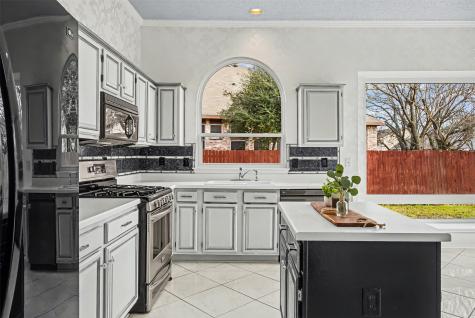 1132 Devonshire Drive Desoto TX 75115