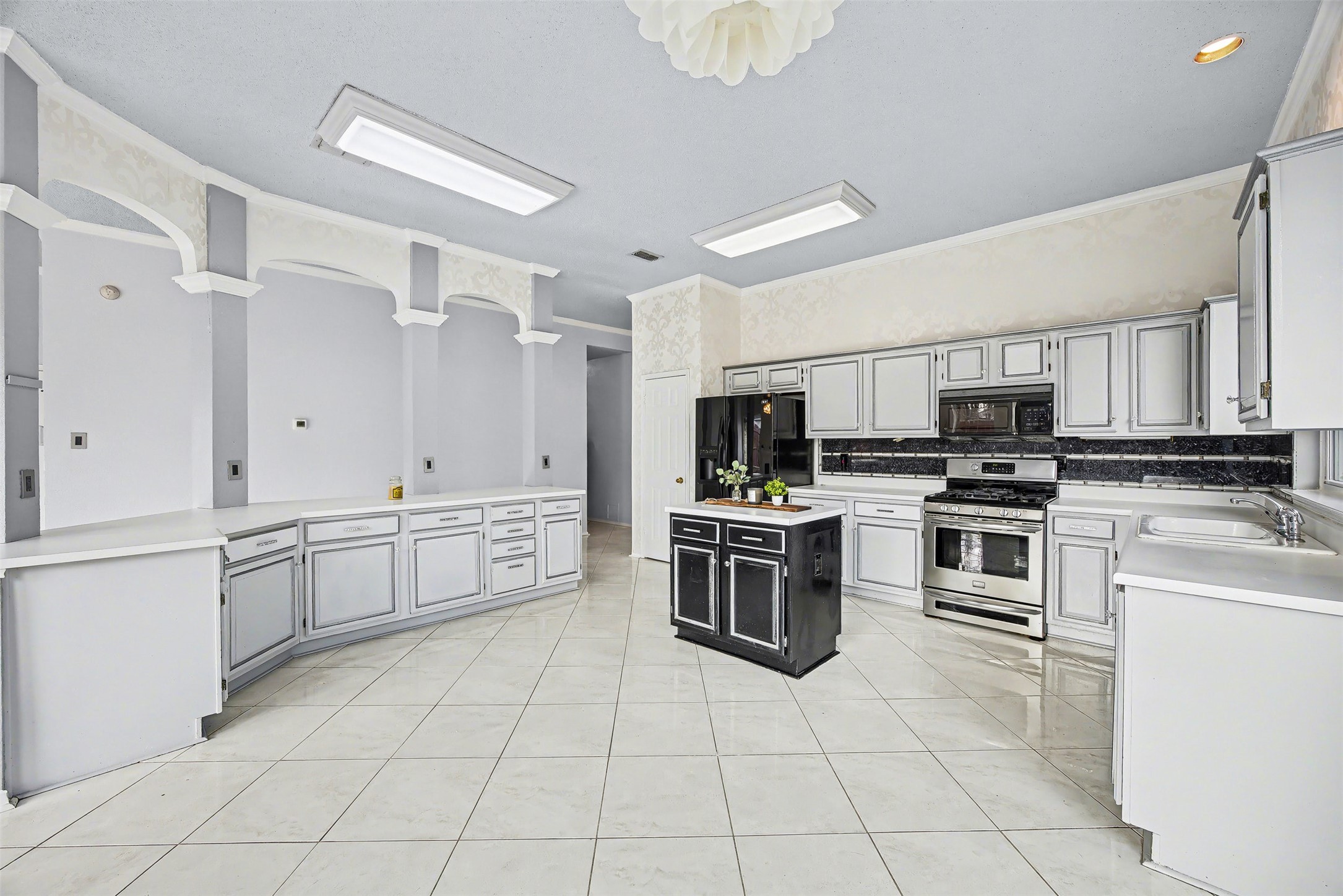 1132 Devonshire Drive Desoto TX 75115