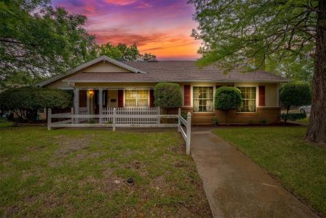 700 E Mustang Street Crowley TX 76036